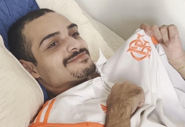 Imagem da noticia Placa de acrílico devolve autoestima a baleado com tiro de fuzil na cabeça