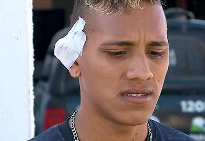 Coletor de lixo tem orelha cortada após ser agredido a pauladas por morador Coletor de lixo tem orelha cortada após ser agredido a pauladas por morador