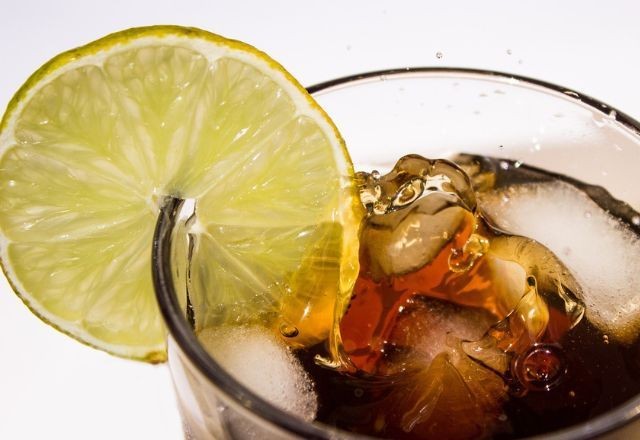 Imagem da noticia Refrigerante diet pode aumentar risco de arritmia cardíaca; entenda a doença