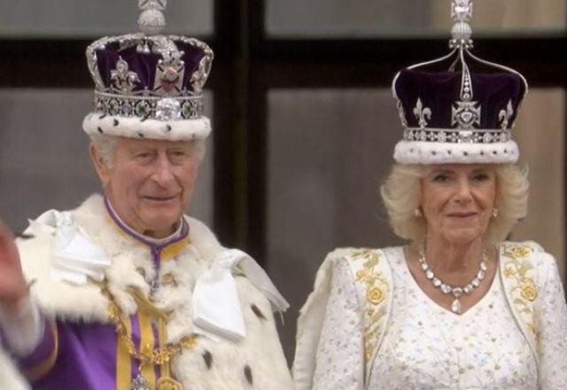 Imagem da noticia Sem Harry e Andrew, Charles III e família real acenam para o público