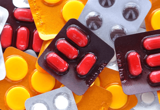 Imagem da noticia EUA vão impor inicialmente "tarifa pequena" sobre importações de produtos farmacêuticos, diz Trump