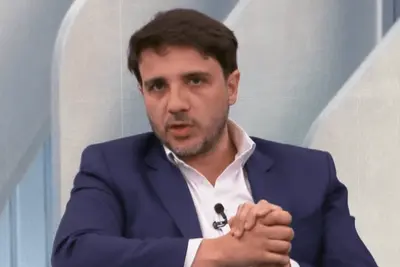 Estado brasileiro é dominado pelo centrão e precisa de reforma profunda, diz Renan Santos, pré-candidato a presidente Estado brasileiro é dominado pelo centrão e precisa de reforma profunda, diz Renan Santos, pré-candidato a presidente