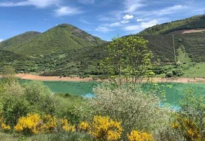 Aventura sobre rodas: Renata Cordeiro explora os picos da Europa Aventura sobre rodas: Renata Cordeiro explora os picos da Europa