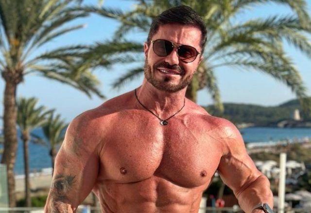 Imagem da noticia "Podemos trabalhar no feriado para arrumar a casa e fugir da polícia", diz Cariani para sócia