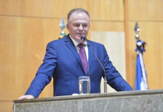Imagem da noticia ES: Renato Casagrande (PSB) é reeleito governador do estado