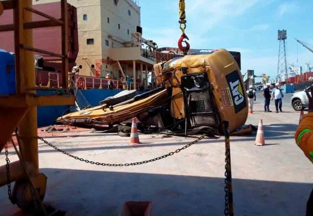 Imagem da noticia Vídeo: cabo rompe e retroescavadeira despenca no Pará
