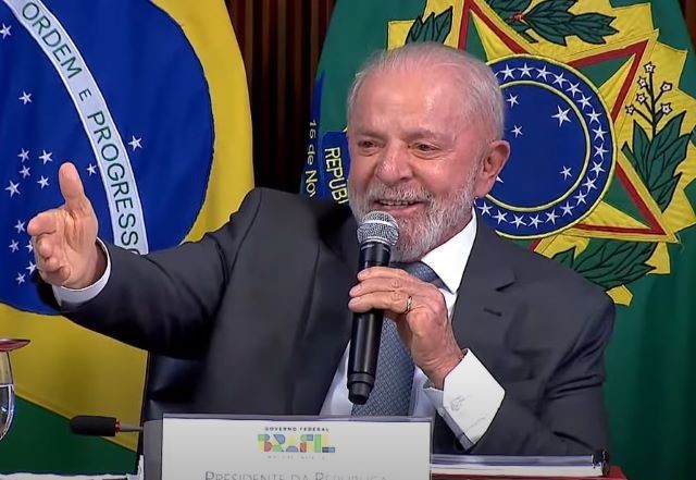 Imagem da noticia Lula oferece pamonha no fim de reunião e rebate Caiado: "Único que não tem problema na segurança"