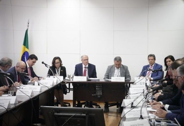 Imagem da noticia Governo brasileiro quer agir rápido para tentar reverter tarifa de 50% anunciada por Trump