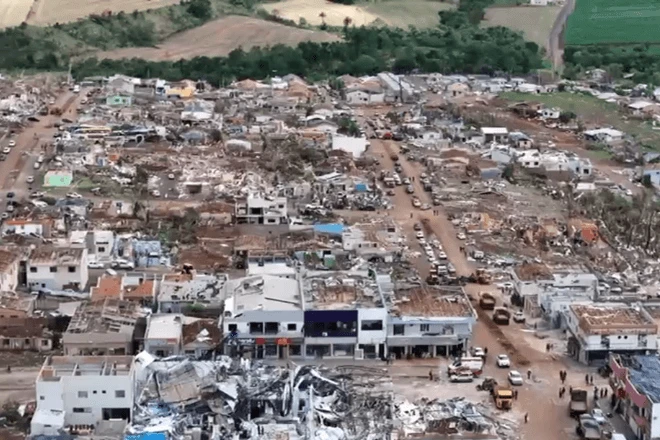 Imagem da noticia Adolescente de 14 anos está entre mortos em passagem de tornado no PR; veja nomes
