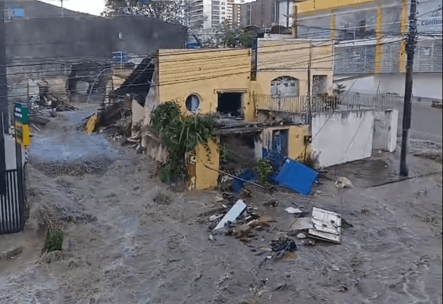 Imagem da noticia Idosa morre após rompimento de reservatório destruir casas em Campina Grande (PB)