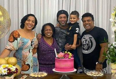 Sem presença de Ronaldinho Gaúcho, Miguelina Assis é enterrada no RS Sem presença de Ronaldinho Gaúcho, Miguelina Assis é enterrada no RS