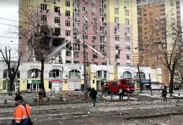 Imagem da noticia Rússia ataca capital da Ucrânia com mísseis e drones antes de reunião entre Zelensky e Trump