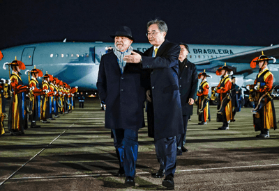 Lula desembarca na Coreia do Sul para visita de Estado e reforço de parceria estratégica Lula desembarca na Coreia do Sul para visita de Estado e reforço de parceria estratégica