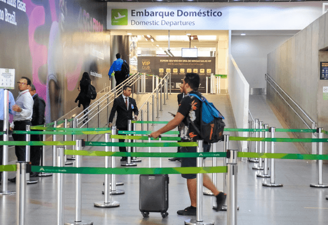 Imagem da noticia Carnaval: Aeroporto de Brasília pede que passageiros cheguem 2 horas antes de voos; Guarulhos estima 1,1 mi de viajantes
