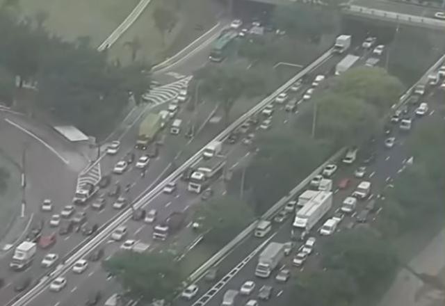 Imagem da noticia São Paulo tem 385 km de lentidão em dia de greve