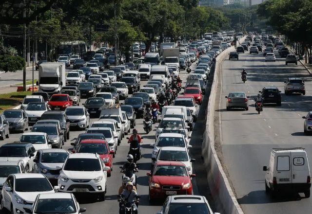 São Paulo atinge 673 km de congestionamento em dia de greve no Metrô e CPTM