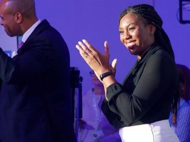 Imagem da noticia Primeira mulher negra a liderar grande partido é eleita no Reino Unido