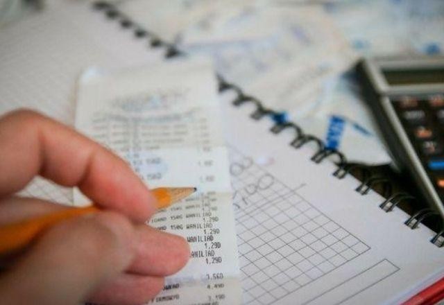 Imagem da noticia Endividamento cai em julho e atinge 78,1% das famílias brasileiras