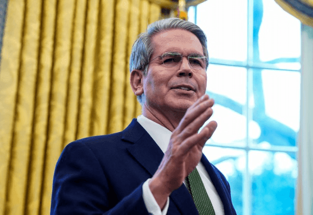 Imagem da noticia Tarifa global dos EUA pode subir para 15% ainda esta semana, diz Secretário do Tesouro de Trump