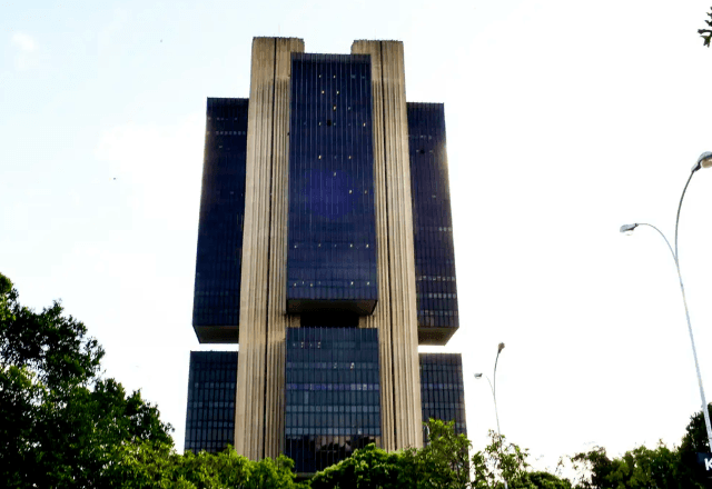 Imagem da noticia Se houver alteração de curso, Banco Central não terá problema em subir ou ajustar Selic, diz diretor