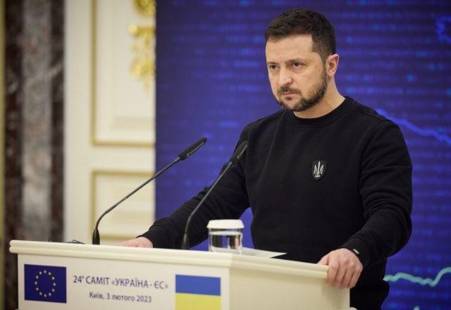 Imagem da noticia Zelensky desembarca no Reino Unido para debater treinamento conjunto