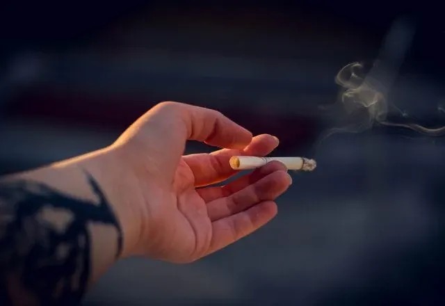 Imagem da noticia Fumo de um único cigarro diminui 20 minutos da expectativa de vida, diz estudo