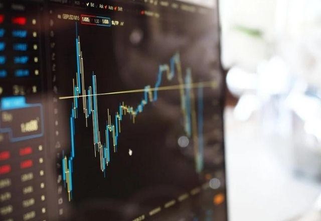 Imagem da noticia Bolsa cai mais de 3% com avanço da nova variante sul-africana