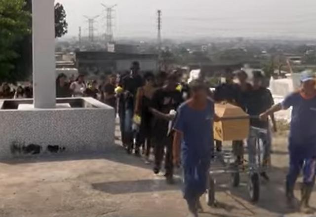 Imagem da noticia Corpo de estudante encontrada morta, com os pés amarrados, é enterrado