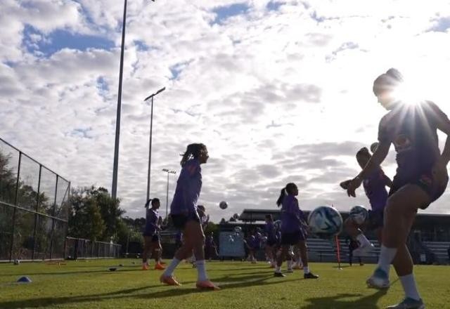Imagem da noticia Seleção feminina faz treino coletivo antes de partida contra a França