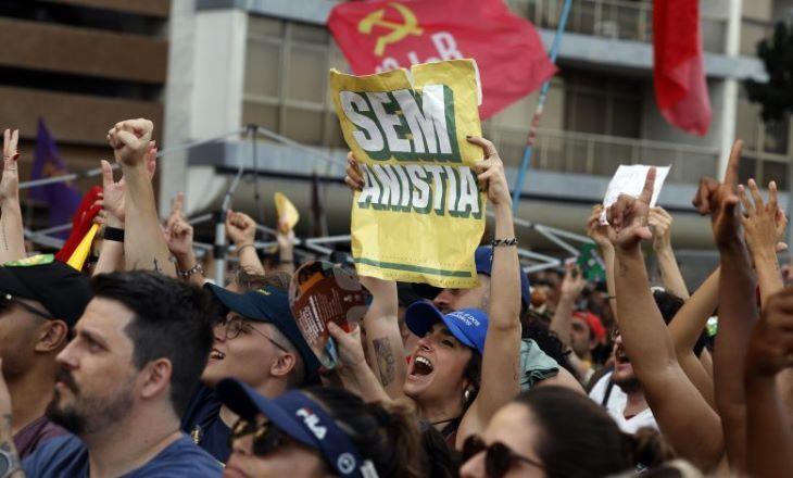 Manifestantes vão às ruas contra o PL da Dosimetria em diversas cidades do país no domingo (14) Manifestantes vão às ruas contra o PL da Dosimetria em diversas cidades do país no domingo (14)