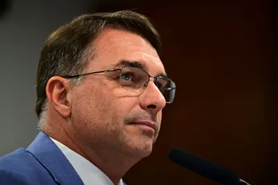 Flávio Bolsonaro diz que cenário político vai pesar na sabatina de Messias e que votação está indefinida Flávio Bolsonaro diz que cenário político vai pesar na sabatina de Messias e que votação está indefinida