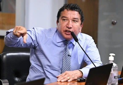 Técnica de enfermagem registra ocorrência na polícia contra senador Magno Malta por agressão Técnica de enfermagem registra ocorrência na polícia contra senador Magno Malta por agressão