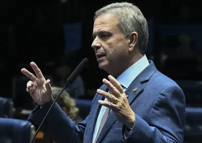 Rogério Marinho desiste de concorrer ao governo do RN para coordenar campanha de Flávio Bolsonaro Rogério Marinho desiste de concorrer ao governo do RN para coordenar campanha de Flávio Bolsonaro