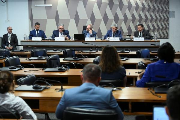 Imagem da notícia: Parlamentares preparam manobra para incluir investigação do Master em CPI do Crime Organizado