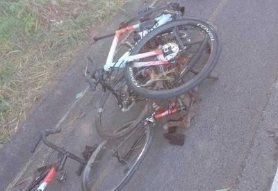 Van atropela 7 ciclistas em estrada de Minas Gerais; dois estão em estado grave