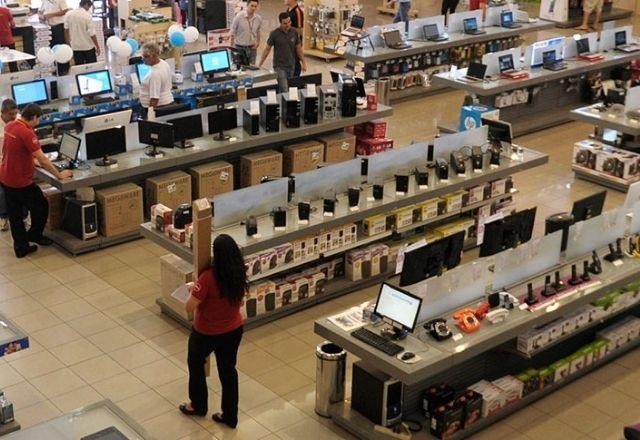 Imagem da noticia Volume de vendas do comércio em março surpreende com alta