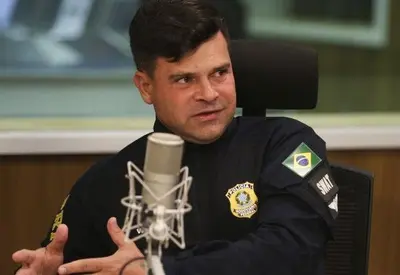 Ex-diretor da PRF tinha passaporte falso ao ser preso no Paraguai Ex-diretor da PRF tinha passaporte falso ao ser preso no Paraguai