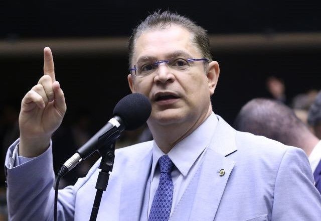 Imagem da noticia Líder do PL na Câmara promete 257 assinaturas até quarta (9) para votar anistia