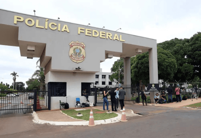 Imagem da noticia Moraes define regras para visitas a Bolsonaro na prisão