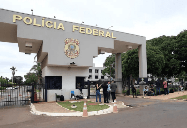 Imagem da notícia: PF diz que ex-diretor do BC vazava informações para Vorcaro escapar da regulação bancária