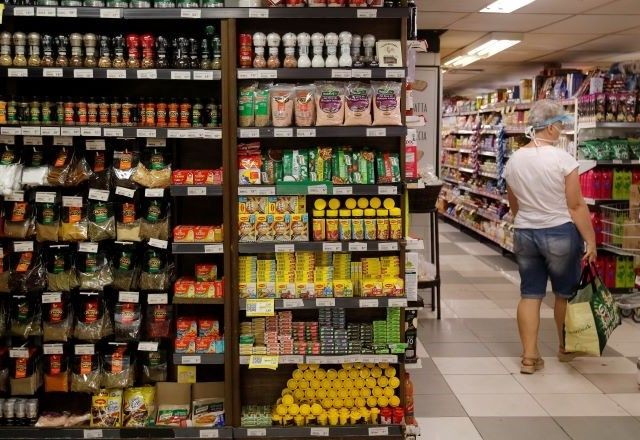 Imagem da noticia Inflação faz 58% dos brasileiros comprarem menos alimentos, diz Datafolha