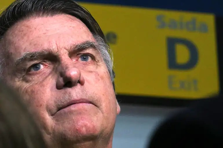 Imagem da noticia TSE mantém maioria e determina multa de R$ 15 mil a Bolsonaro por ligar Lula ao PCC