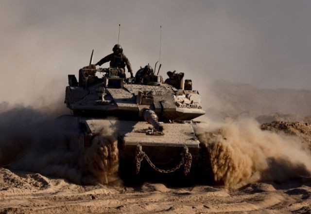 Imagem da noticia Tanques israelenses se aproximam da Cidade de Gaza em meio à pressão por cessar-fogo