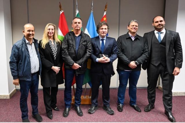 Imagem da noticia Tarcísio participa de evento da extrema-direita com Bolsonaro e Milei