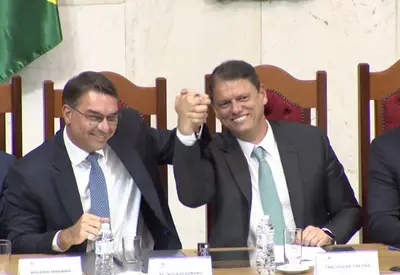 Tarcísio de Freitas vai coordenar em São Paulo campanha de Flávio Bolsonaro à Presidência Tarcísio de Freitas vai coordenar em São Paulo campanha de Flávio Bolsonaro à Presidência