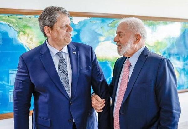 Imagem da notícia: PT vai divulgar resolução em que trata Tarcísio como principal adversário de Lula