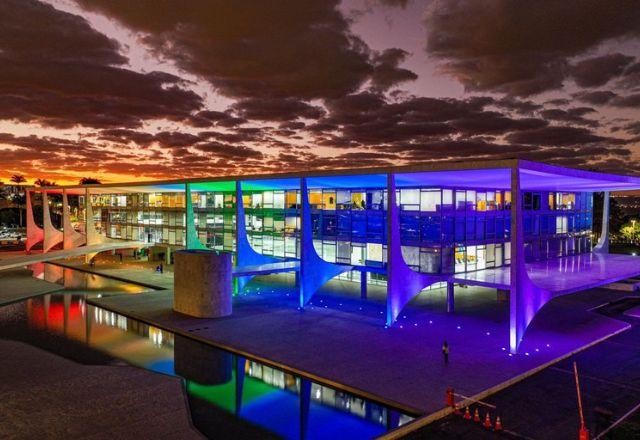 Imagem da noticia Governo e apps de transporte firmam acordo de combate à discriminação LGBTQIA+