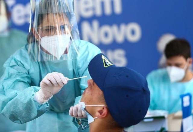 Imagem da noticia Casos de covid-19 crescem em todas as regiões do país