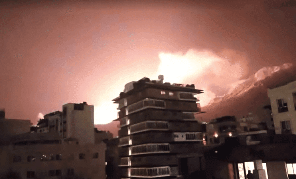 EUA e Israel atacam Teerã após Irã abater aviões americanos; piloto segue desaparecido EUA e Israel atacam Teerã após Irã abater aviões americanos; piloto segue desaparecido