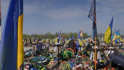 Conheça a tradição ucraniana realizada no cemitério de Odessa 